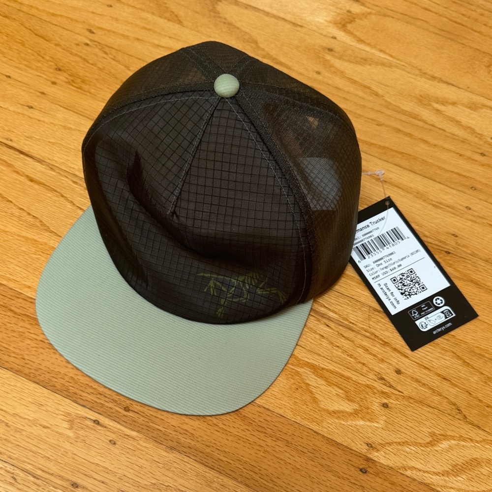 NWT Brand New Arcteryx Performance Trucker Hat